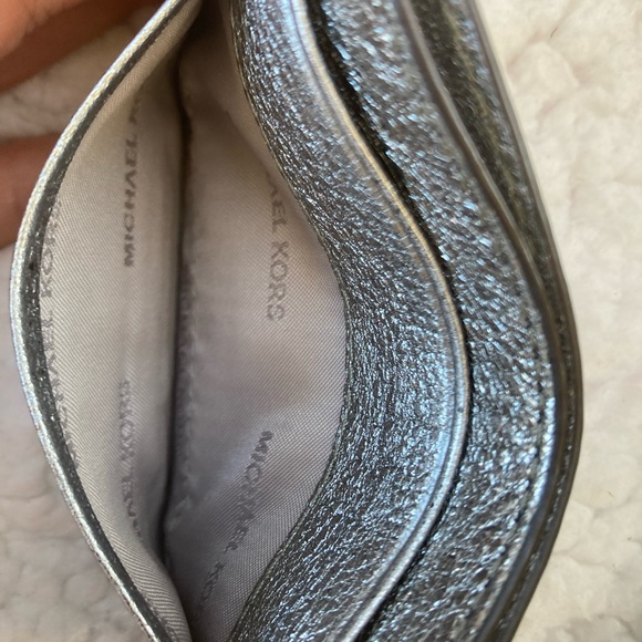 Micheal Kors card case - Picture 2 of 5